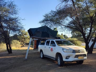 AfriCar Toyota Hilux 4x4 G 4P - Budget, Fahrzeugabbildung