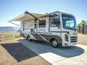 El Monte RV Class A Family Sleeper [AF] 31-34ft, Fahrzeugabbildung