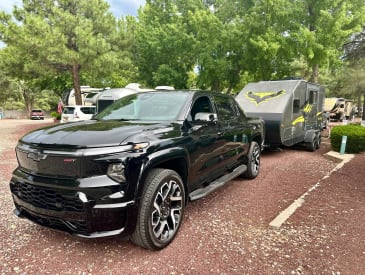 Road Camper C5 - Elektro Auto mit Wohnwagen 21ft, Fahrzeugabbildung