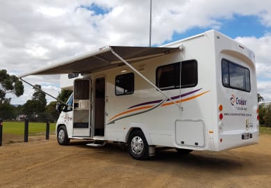 Cruisin Motorhomes Deluxe 6 Bett