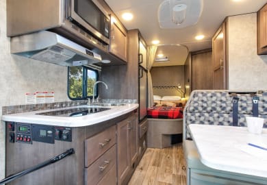 Four Seasons C-Medium Motorhome