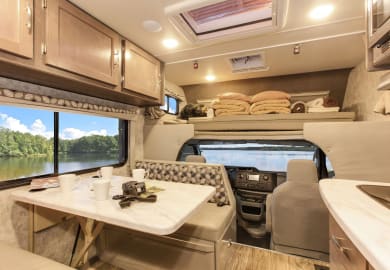 Four Seasons C-Medium Motorhome