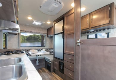 Four Seasons C-Small Motorhome