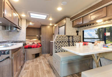 Four Seasons C-Large Motorhome