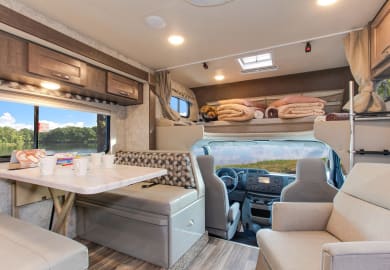 Four Seasons C-Large Motorhome