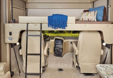 Owasco Motorhome A32 Slide-Out