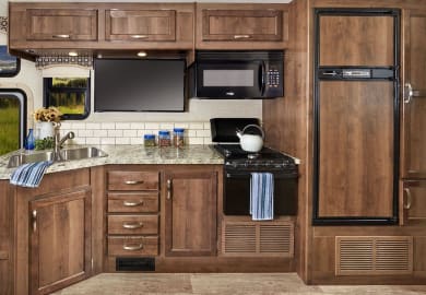Owasco Motorhome A32 Slide-Out
