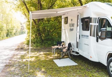 FreewayCamper RV - Teilintegriert 700 für 4