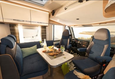 FreewayCamper RV - Teilintegriert 700 für 2