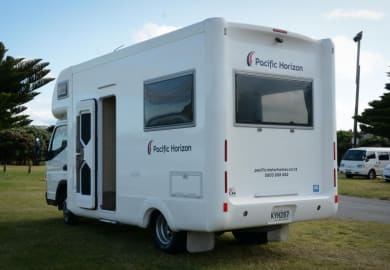 Pacific Horizon 4-Bett Fuso Motorhome