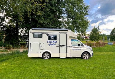 FreewayCamper RV - VW Bulli Wohnmobil für 2