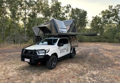 Adventure Toyota Hilux 4WD Camper Dual RTT