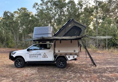 Adventure Toyota Hilux 4WD Camper Dual RTT