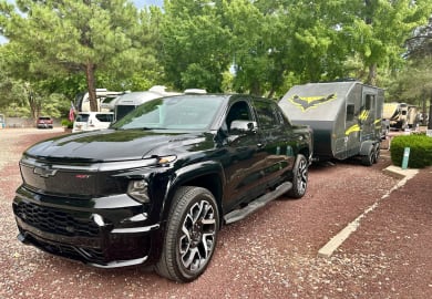 Road Camper C5 - Elektro Auto mit Wohnwagen 21ft