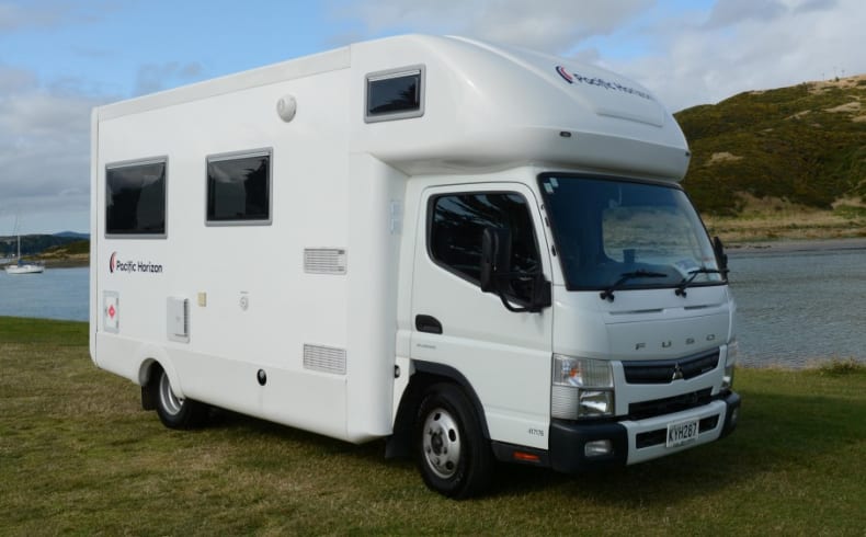 Pacific Horizon 4-Bett Fuso Motorhome, Fahrzeugabbildung