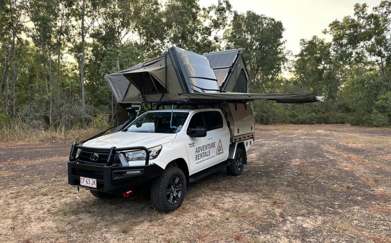 Adventure Rentals Toyota Hilux 4WD Camper Dual RTT, Fahrzeugabbildung