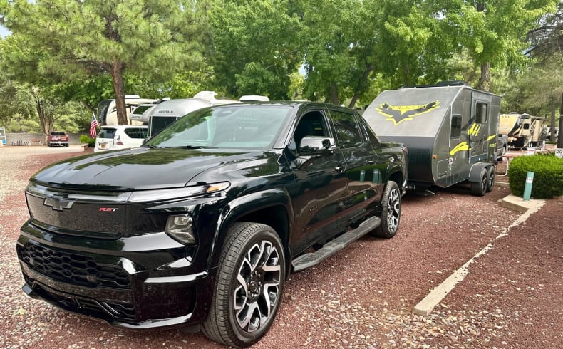 Road Camper C5 - Elektro Auto mit Wohnwagen 21ft, Fahrzeugabbildung